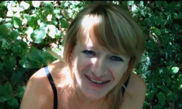 Захотелось задержаться на минутку и трахнуться в леску.