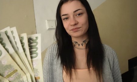 Дядя получает свой процент с клиента, которого племянница обслужила на его квартире.